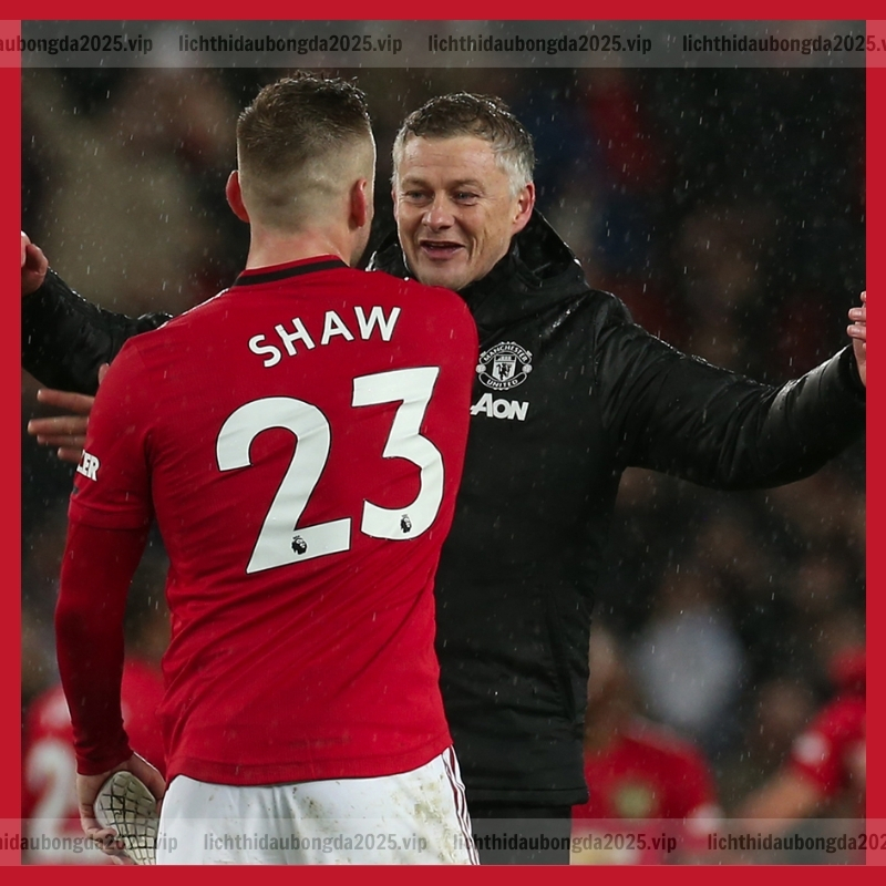 Dưới áp lực cạnh tranh lại chơi, cầu thủ Luke Shaw như lên đồng