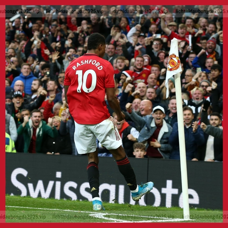 Rashford mới chỉ tròn vai trong vai trò số 9